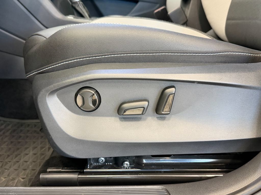 Used 2024 Volkswagen Taos SEL AWD/4WD image 13