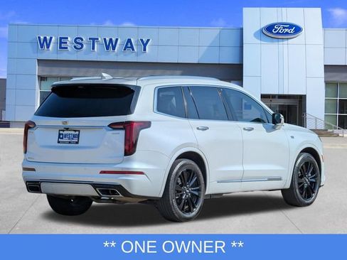 Used 2025 Cadillac XT6 Premium Luxury w/ Technology Package FWD image 3