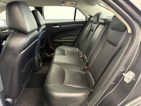 Used 2019 Chrysler 300 Limited image 45