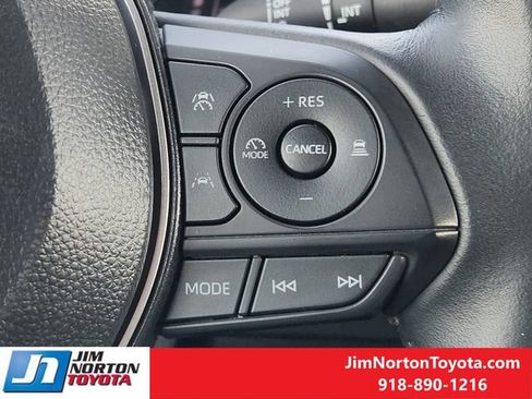 Used 2025 Toyota Corolla SE w/ SE Premium Package FWD image 30