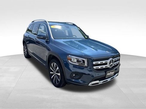 Used 2022 Mercedes-Benz GLB 250 4MATIC image 2