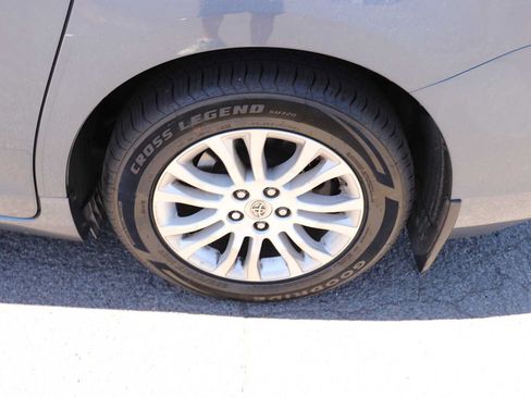 Used 2015 Toyota Sienna XLE w/ XLE Navigation Package FWD image 9