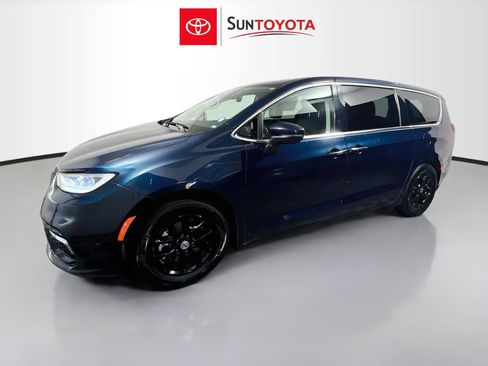 Used 2023 Chrysler Pacifica Touring-L FWD image 9