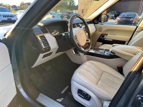 Used 2015 Land Rover Range Rover HSE image 10