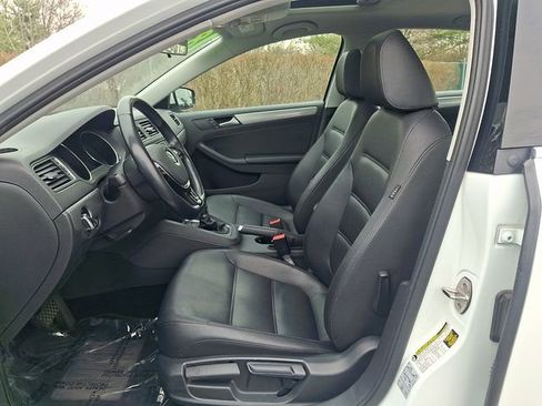 Used 2018 Volkswagen Jetta SE image 13