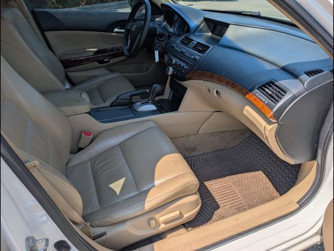 Used 2011 Honda Accord EX-L image 18