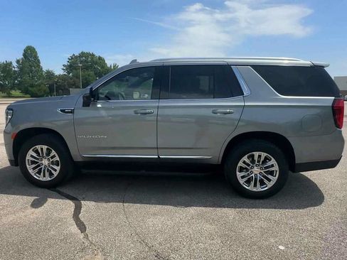 Used 2023 GMC Yukon SLT w/ SLT Luxury Package RWD image 5