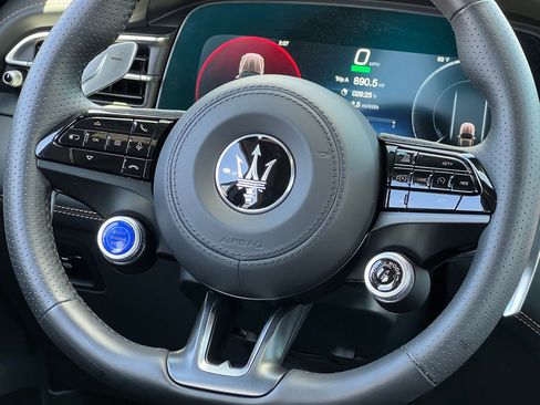 Used 2025 Maserati Grecale Folgore AWD/4WD image 41