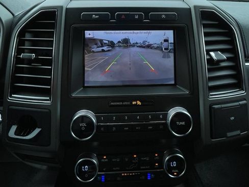 Used 2019 Ford Expedition XLT w/ Equipment Group 202A RWD image 24