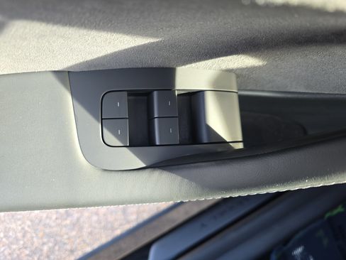 Used 2023 Tesla Model Y Long Range image 28