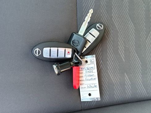 Used 2024 Nissan Frontier SV w/ SV Convenience Package image 29