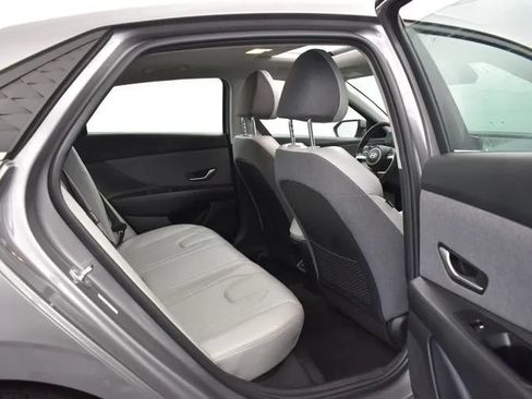 Used 2024 Hyundai Elantra Limited FWD image 17