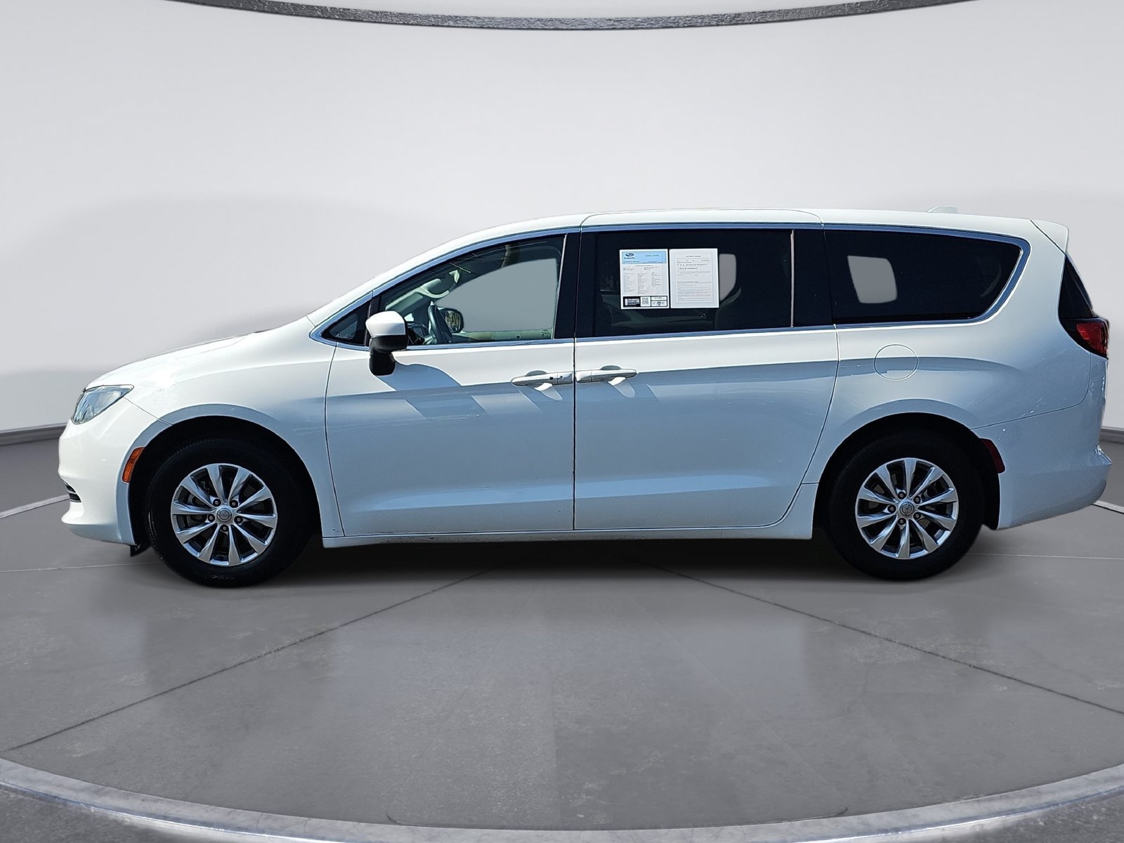 Used 2019 Chrysler Pacifica LX w/ Tire & Wheel Group FWD image 6
