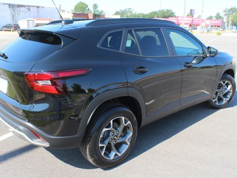 New 2025 Chevrolet Trax LT w/ Driver Confidence Package image 15