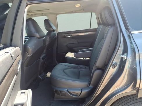 Used 2022 Toyota Highlander Limited AWD/4WD image 23