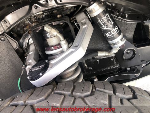 Used 2019 Toyota Tacoma TRD Off-Road image 30