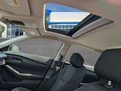 Used 2025 Honda Accord SE image 17