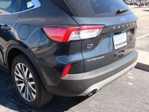 Used 2022 Ford Escape Titanium image 15