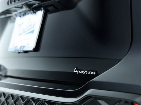 New 2026 Volkswagen Tiguan SE R-Line AWD/4WD image 8