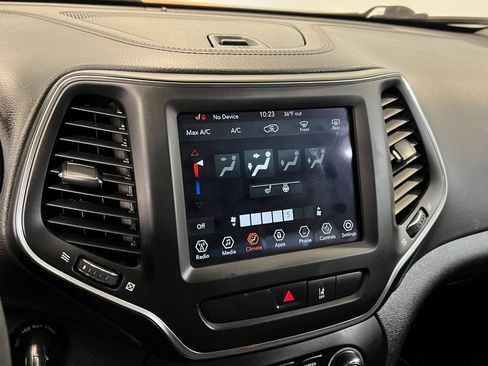 Used 2022 Jeep Cherokee Latitude w/ Sun & Sound Group image 39