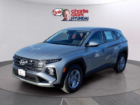 Used 2026 Hyundai Tucson SE FWD image 1
