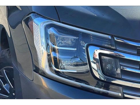 Used 2021 Ford Expedition Limited image 32