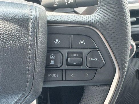 Certified 2025 Toyota Tacoma TRD Off-Road AWD/4WD image 18
