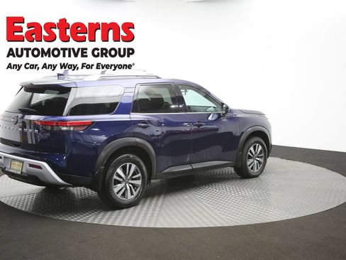 Used 2023 Nissan Pathfinder SL AWD/4WD image 42