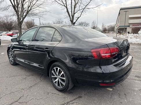Used 2017 Volkswagen Jetta SE image 16