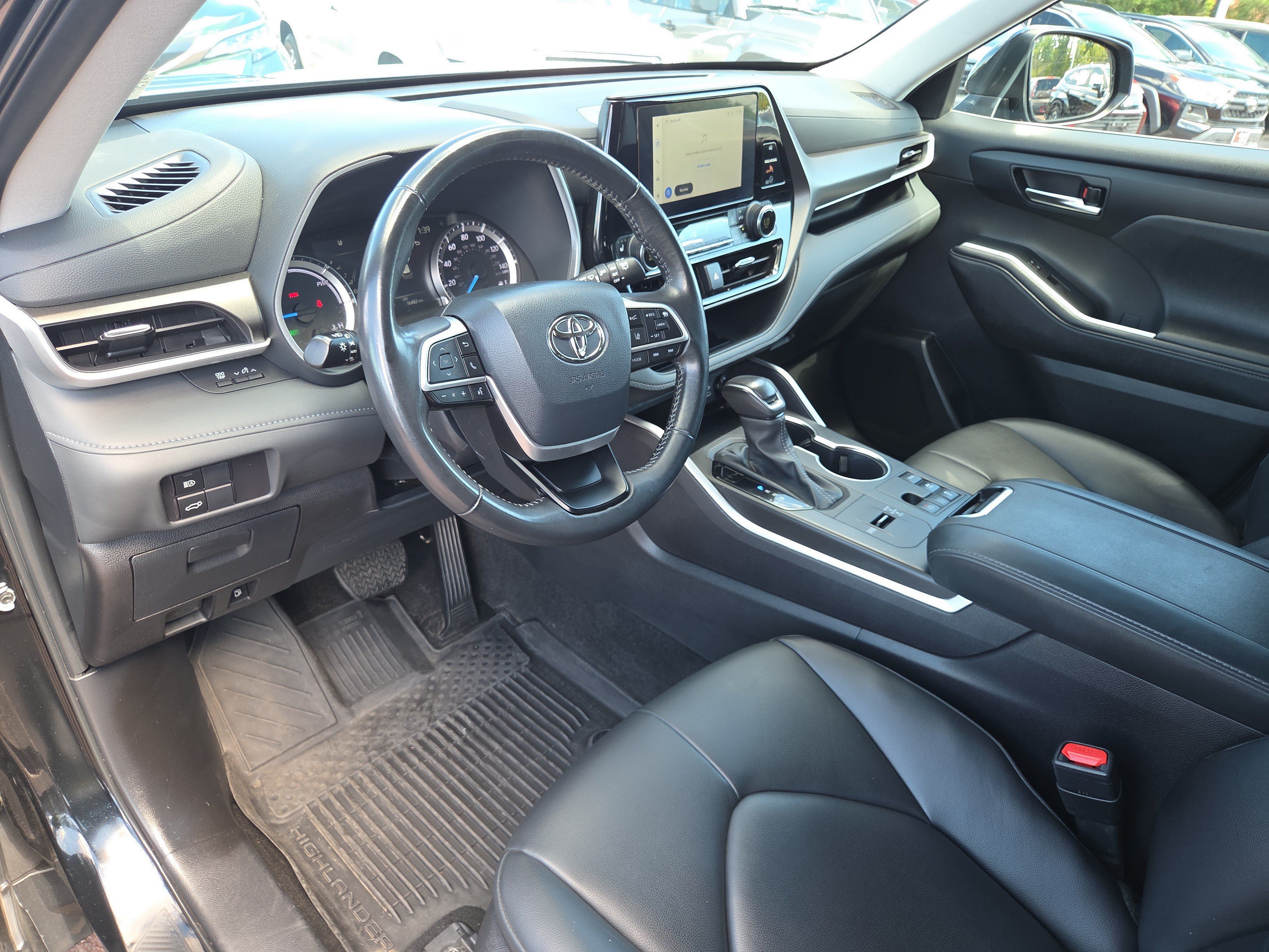 Used 2024 Toyota Highlander XLE AWD/4WD image 15