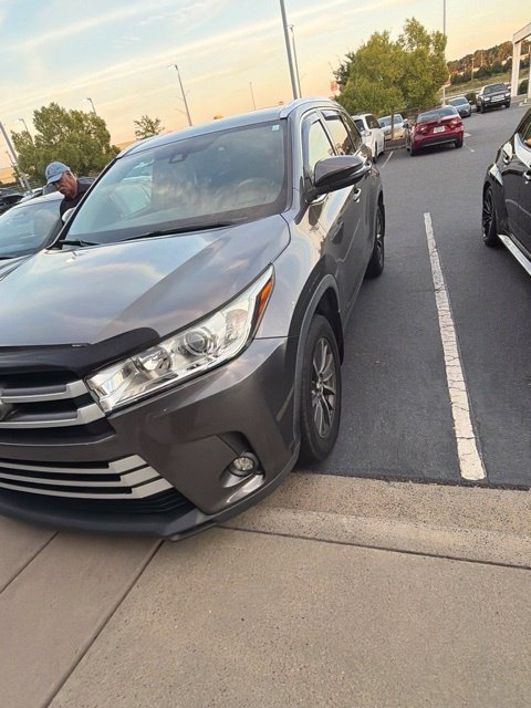 Used 2017 Toyota Highlander XLE AWD/4WD image 8