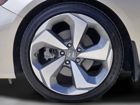 Used 2018 Honda Accord Touring image 33