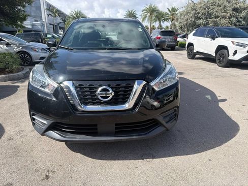 Used 2020 Nissan Kicks S FWD image 2
