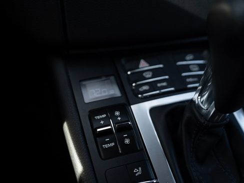 Certified 2018 Porsche Macan image 25