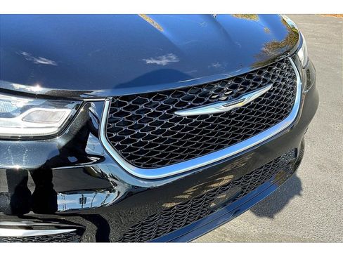 Used 2024 Chrysler Pacifica Pinnacle image 33