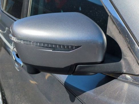 Used 2018 Nissan Rogue SV w/ Premium Package image 12