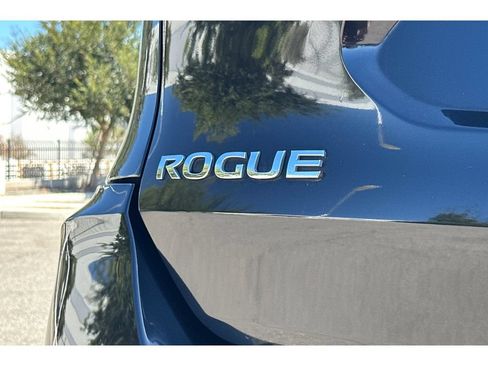 Used 2018 Nissan Rogue SL FWD image 17