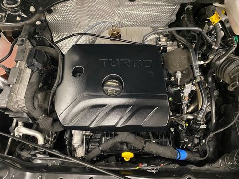 Used 2025 Chevrolet TrailBlazer LT AWD/4WD image 4