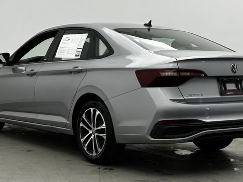 Used 2023 Volkswagen Jetta Sport image 5