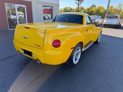 Used 2004 Chevrolet SSR w/ Preferred Equipment Group image 4