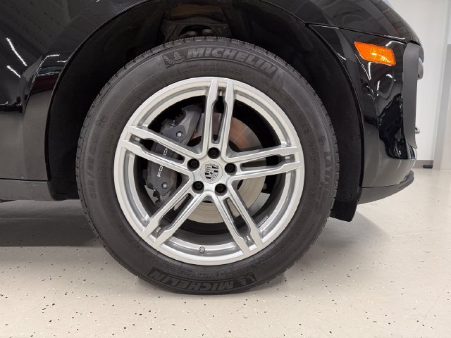 Certified 2026 Porsche Macan AWD/4WD image 11