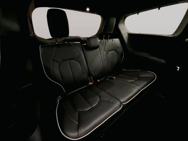 Used 2019 Chrysler Pacifica Limited w/ Advanced Safetytec Group FWD image 27