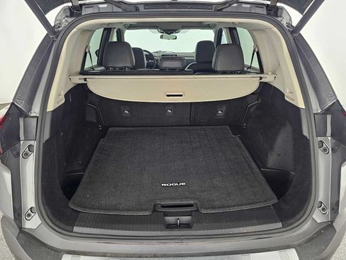Used 2023 Nissan Rogue SV w/ SV Premium B Package FWD image 14