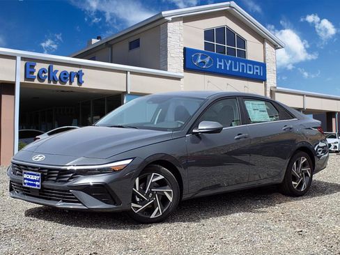 Certified 2025 Hyundai Elantra SEL image 1