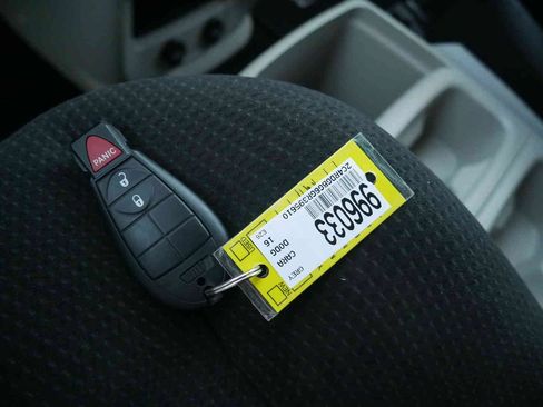 Used 2016 Dodge Grand Caravan SE FWD image 26