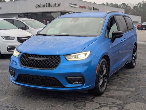 New 2026 Chrysler Pacifica Select image 4