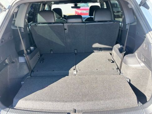 Used 2022 Volkswagen Tiguan SE R-Line image 24