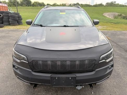 Used 2019 Jeep Cherokee Trailhawk AWD/4WD image 2