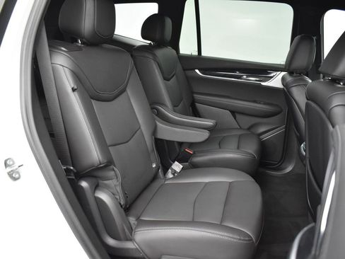 Used 2023 Cadillac XT6 Premium Luxury w/ Technology Package image 34