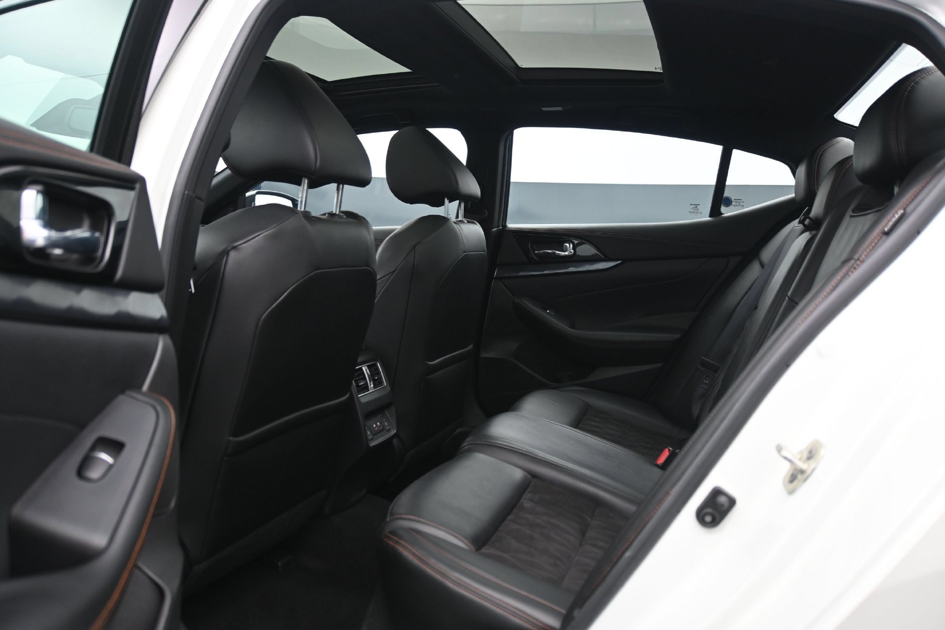 Used 2021 Nissan Maxima SR FWD image 15